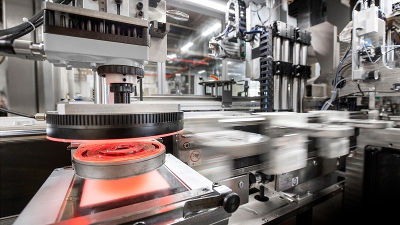 Outstandingly high levels of dynamics thanks to a directly driven workpiece carrier transfer system