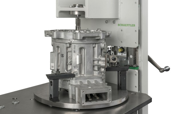 Nowe specjalistyczne narzędzie firmy Schaeffler: E-Axle Repair Tool - narzędzie umożliwiające profesjonalną i bezpieczną naprawę silników elektrycznych Nowe specjalistyczne narzędzie firmy Schaeffler: E-Axle Repair Tool - narzędzie umożliwiające profesjonalną i bezpieczną naprawę silników elektrycznych